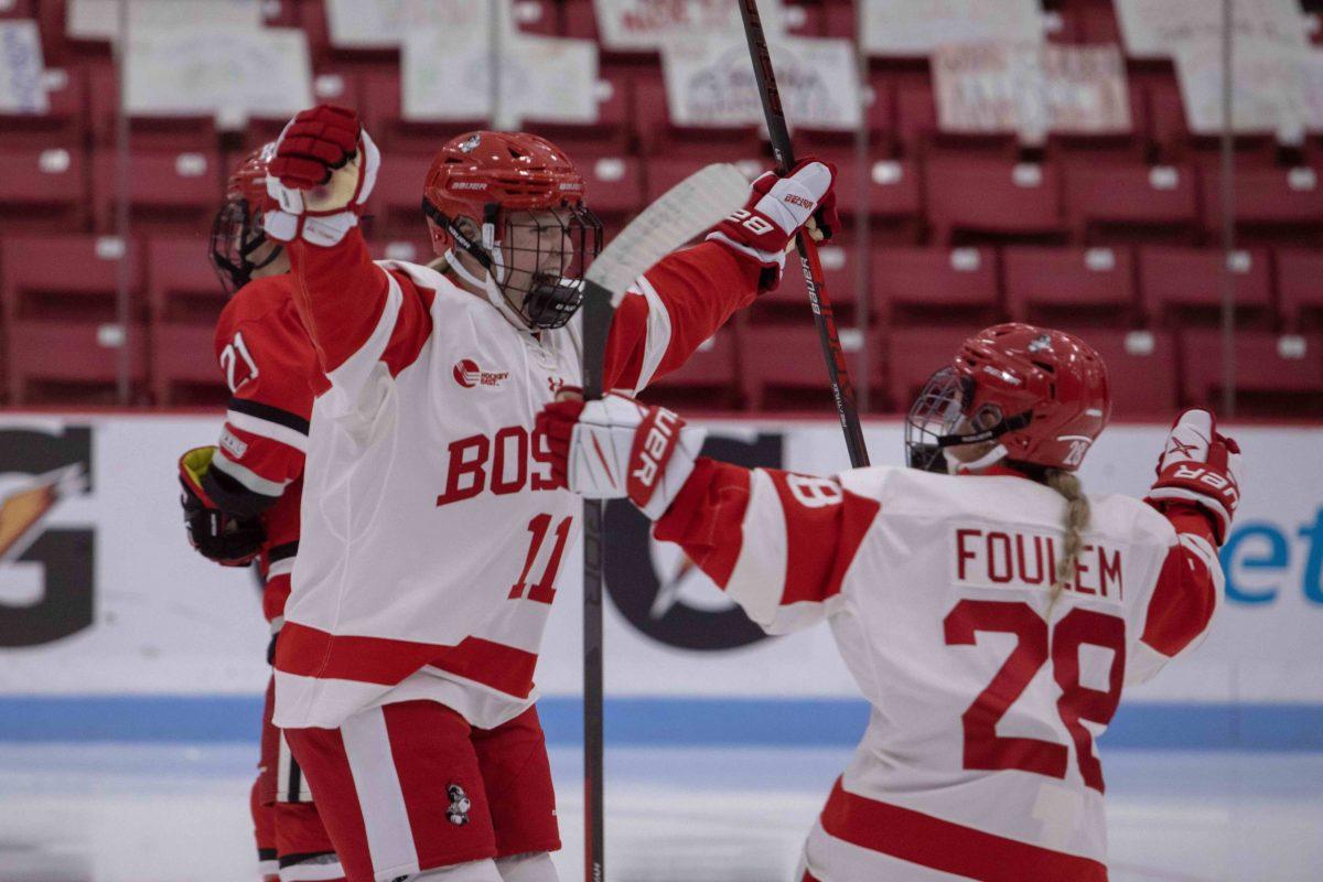 Women's Hockey Shuts Out RPI in Season Opener