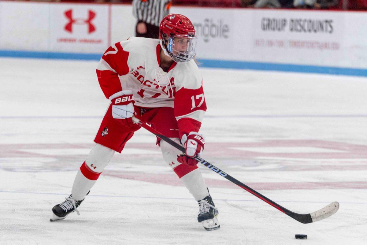 Women's hockey splits weekend with UVM