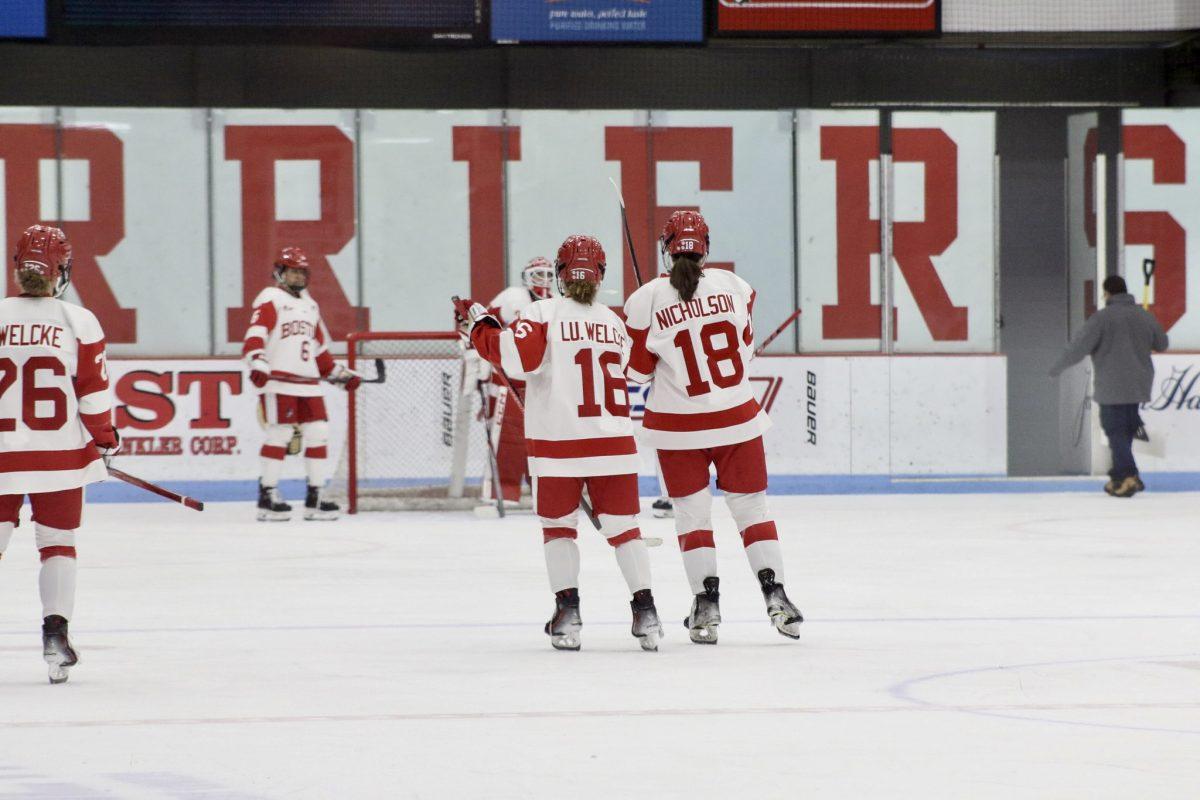 Offense falls flat as women’s hockey loses to Harvard, 3-1