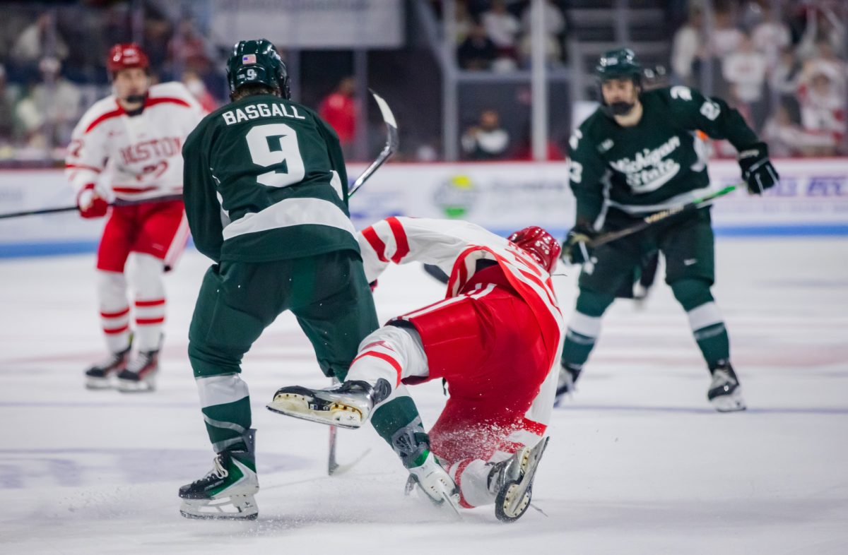 BU men's hockey fails its first real test, losing 4-2 to No. 3 Michigan State