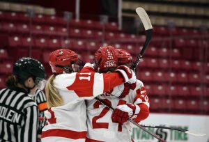 Women’s hockey dominates Providence in 5-1 victory, seals two-win weekend